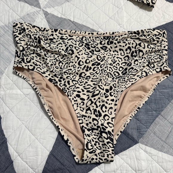 Kona Sol Leopard Print Bikini Set. Top XL(16) Bottom 1X NWT - Picture 2 of 11